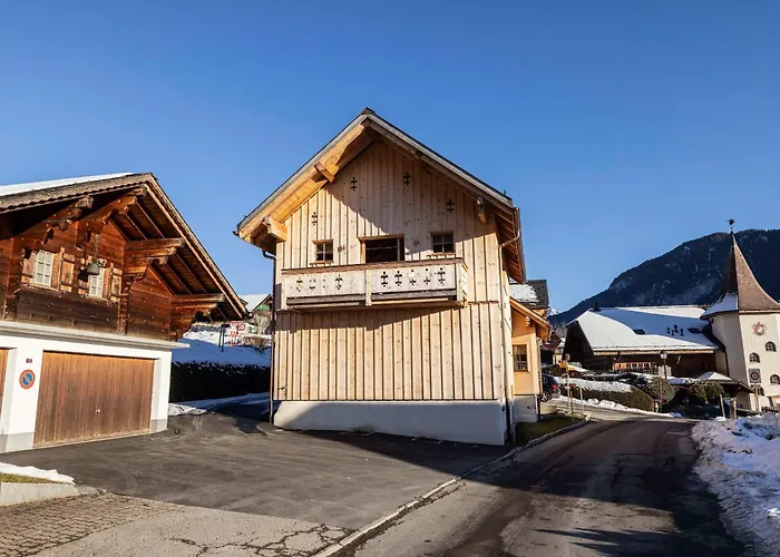 Minimalist Chic In The Heart Of Villa Rougemont