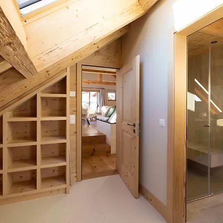 Minimalist Chic In The Heart Of Βίλα Rougemont