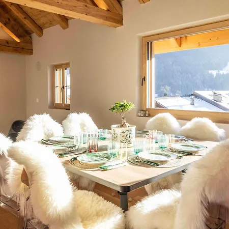 Minimalist Chic In The Heart Of וילה