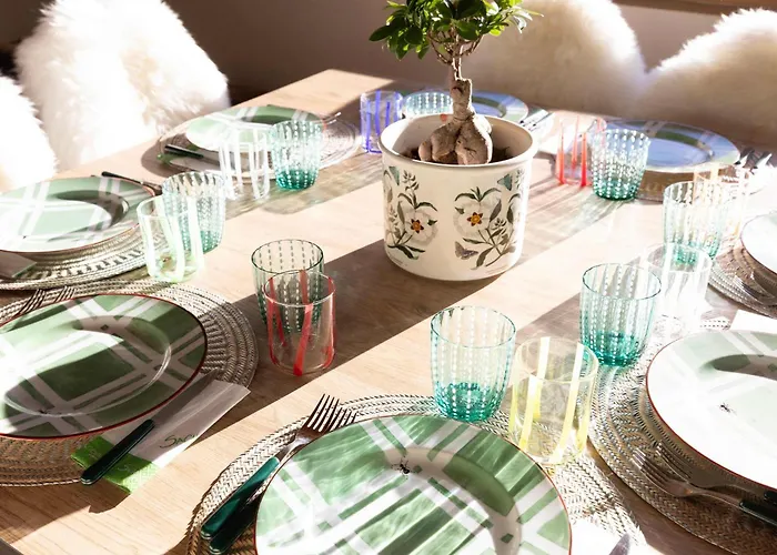 Minimalist Chic In The Heart Of וילה