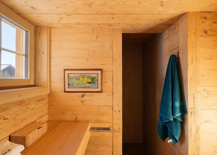 Minimalist Chic In The Heart Of וילה