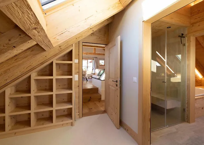 Minimalist Chic In The Heart Of וילה Rougemont